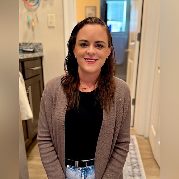 Meet your Posher, Amanda - Picture 1 of 1